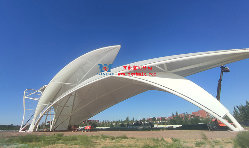 陜西定邊馬蓮灘沙漠公園鋼膜結(jié)構(gòu)工程“奮力快跑”，工程“進(jìn)度條”刷新了!