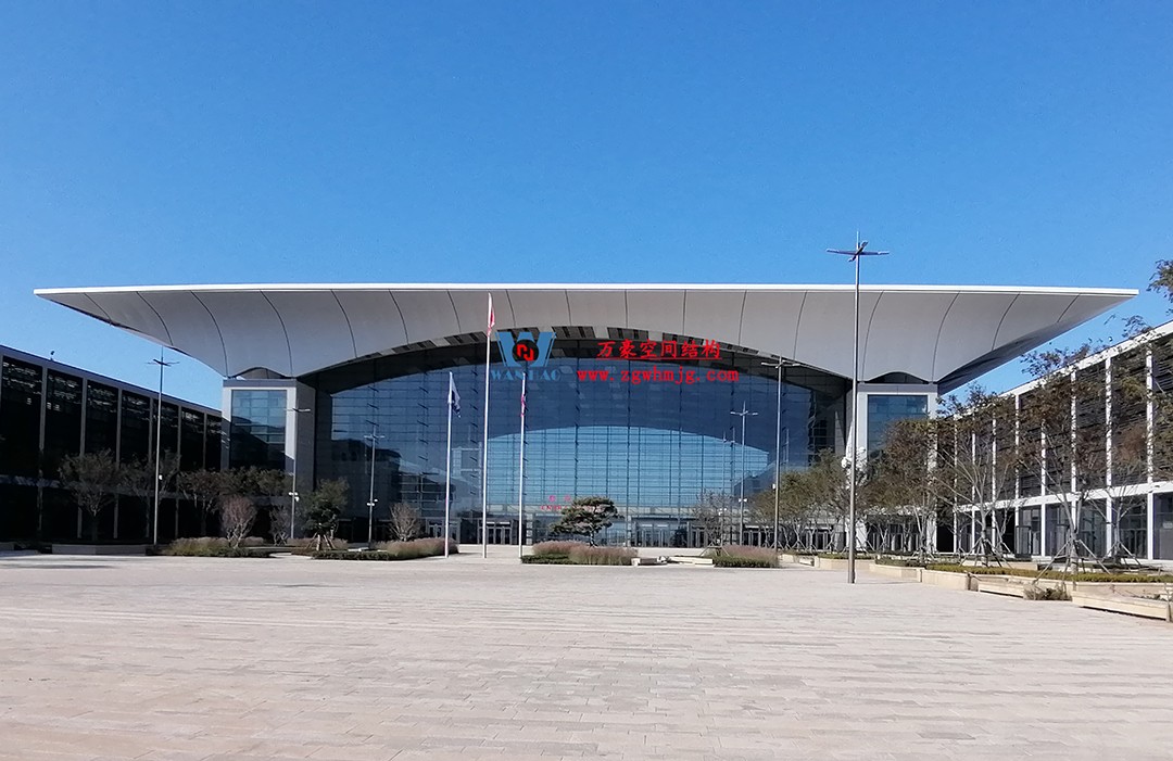 有骨骼、有皮膚的PTFE膜結(jié)構(gòu)建筑