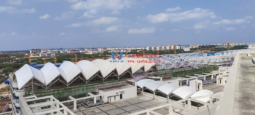 施工加速，這個(gè)PTFE膜結(jié)構(gòu)天幕即將完工！