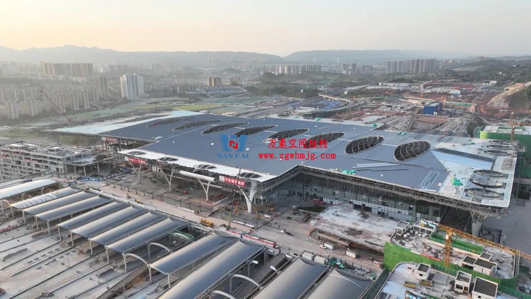 提檔提速，ETFE氣枕膜結(jié)構(gòu)天窗正在火熱施工安裝中