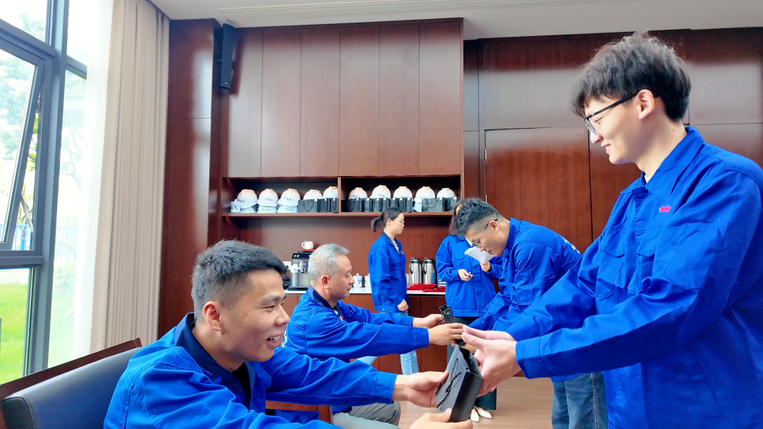 浙江萬豪空間結(jié)構(gòu)集團(tuán)有限公司隆重舉行“匠心傳承·共筑未來”師徒大會(huì)！