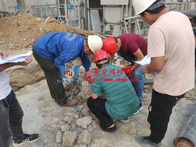 新泰卓越·財(cái)富廣場膜結(jié)構(gòu)項(xiàng)目鋼結(jié)構(gòu)開始安裝