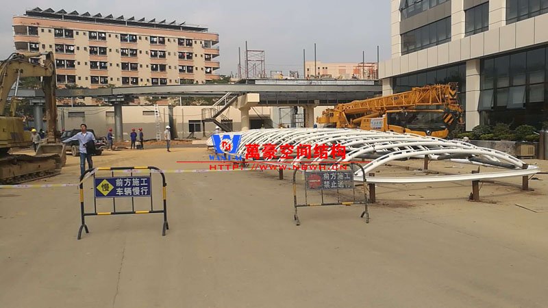 張拉膜結(jié)構(gòu)車(chē)棚防銹