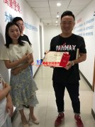 萬豪晨會：給余姚財政局膜結(jié)構(gòu)車棚項(xiàng)目經(jīng)理頒獎